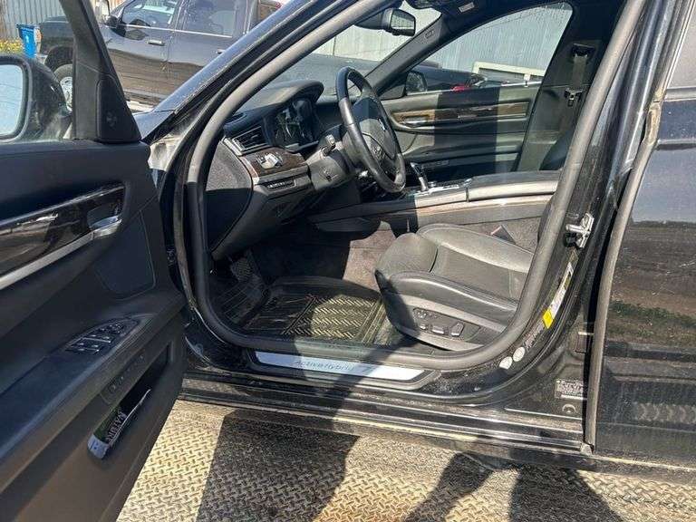 2011 BMW  750I