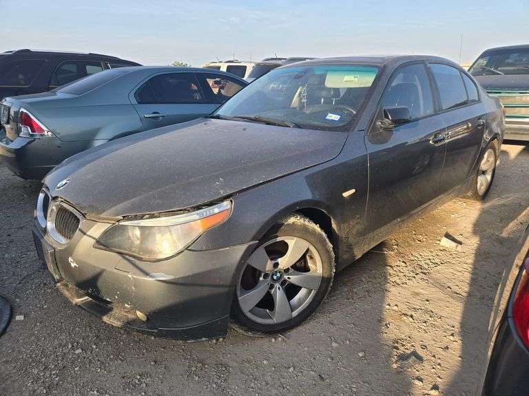 2005 BMW  525I