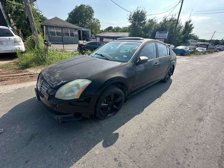 2004 NISSIAN  MAXIMA