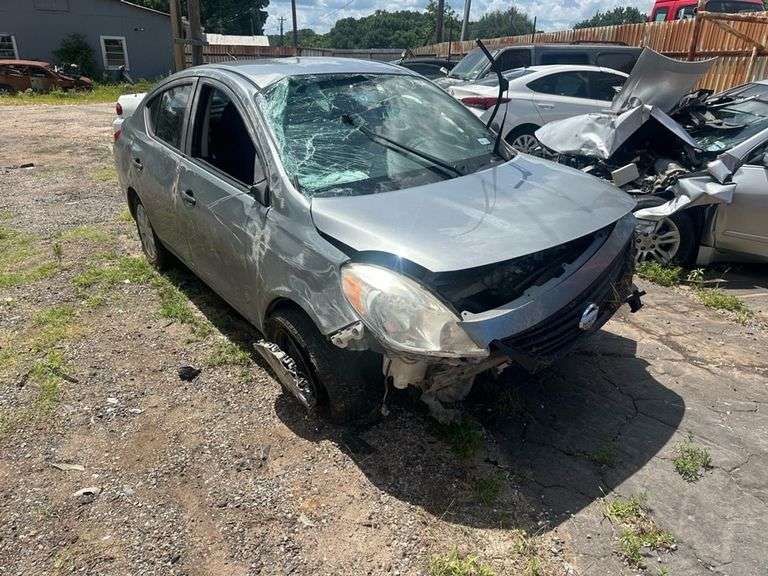 2014 NISSAN  VERSA