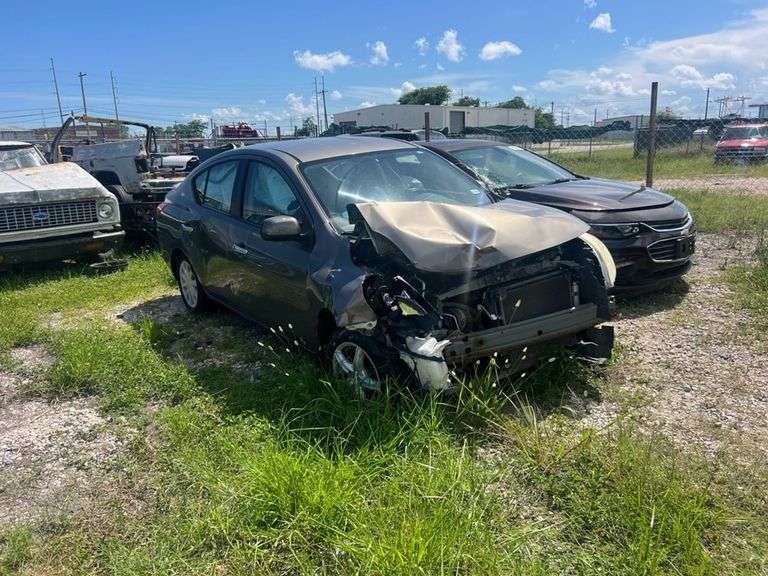 2012 NISSAN  VERSA