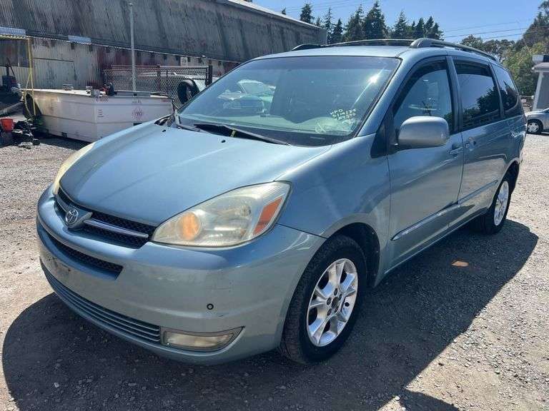 2004 TOYOTA  SIENNA