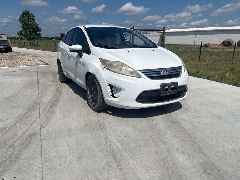 2011 FORD  FIESTA