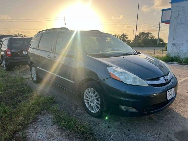 2007 TOYOTA  SIENNA