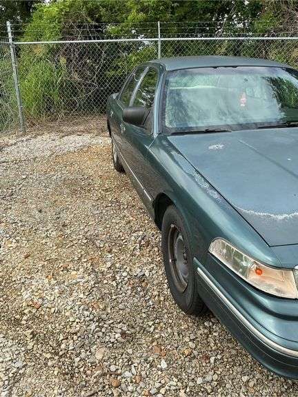 1996 FORD  CROWN VICTORIA
