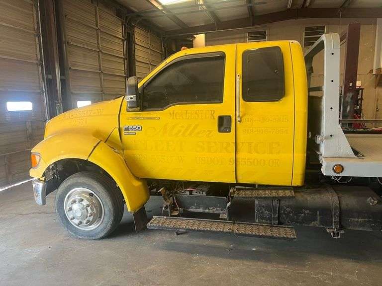 2004 FORD  F-650