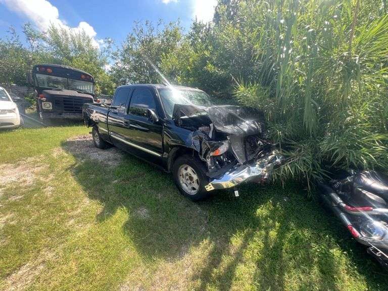 2004 GMC  SIERRA