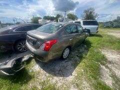 2012 NISSAN  VERSA