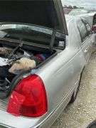 2004 LINCOLN  TOWN CAR