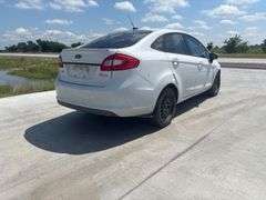 2011 FORD  FIESTA