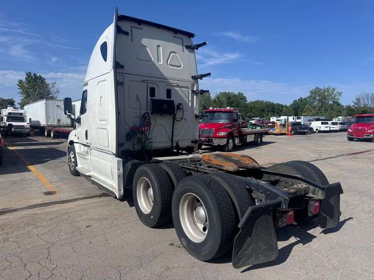2016 FREIGHTLINER  CASCADIA