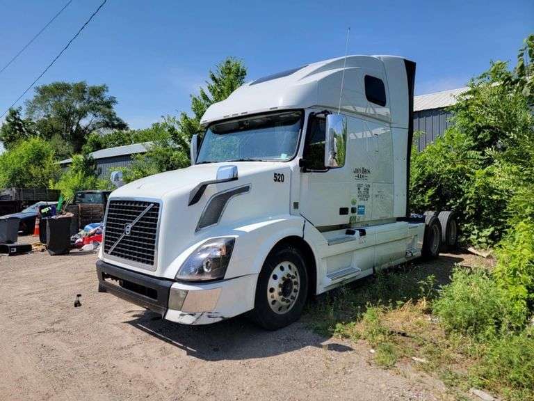 2015 VOLVO TRUCK  VNL