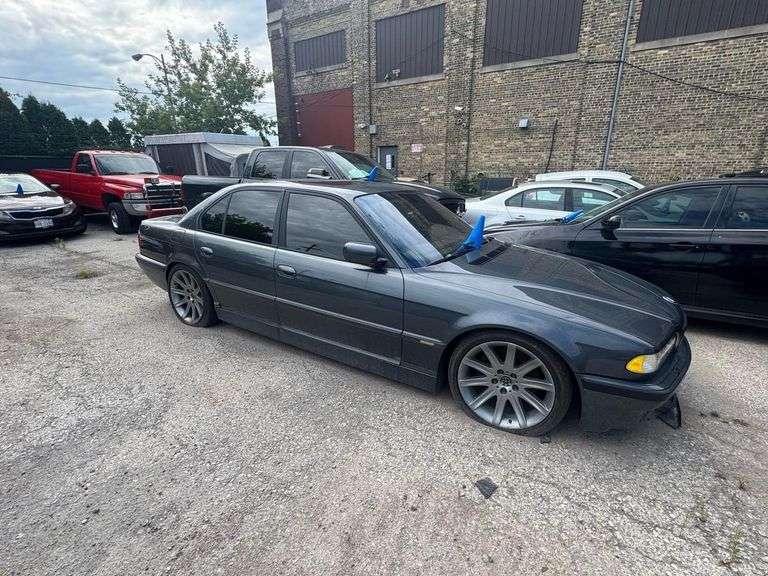 2001 BMW  740I