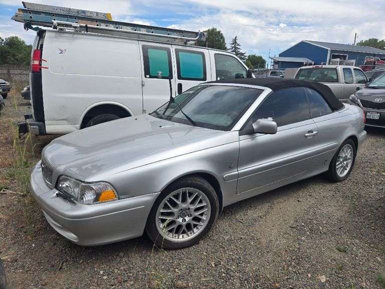 2002 VOLVO  C70