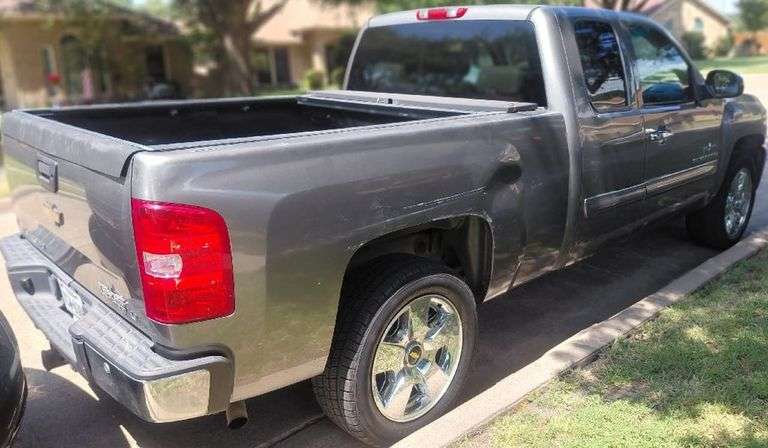 Clean title - 2009 CHEVROLET  SILVERADO