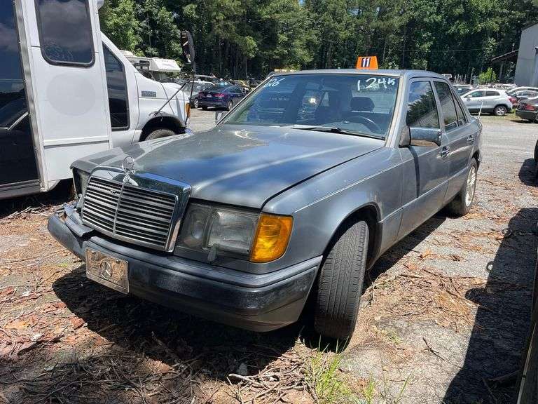 1990 MERCEDES-BENZ  300
