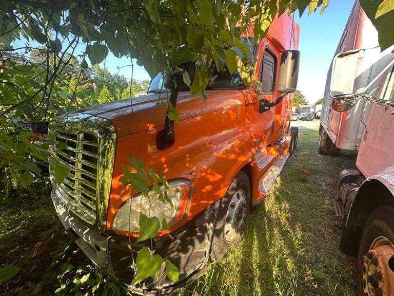 2011 FREIGHTLINER  CASCADIA