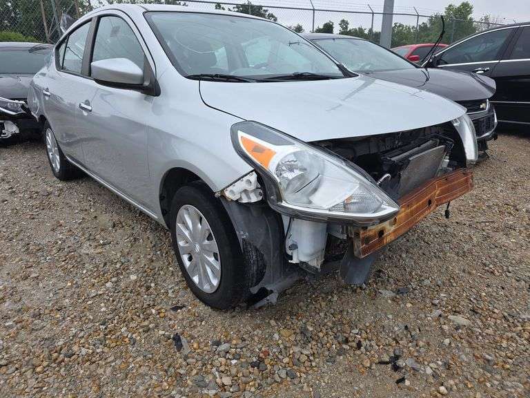 2019 NISSAN   VERSA