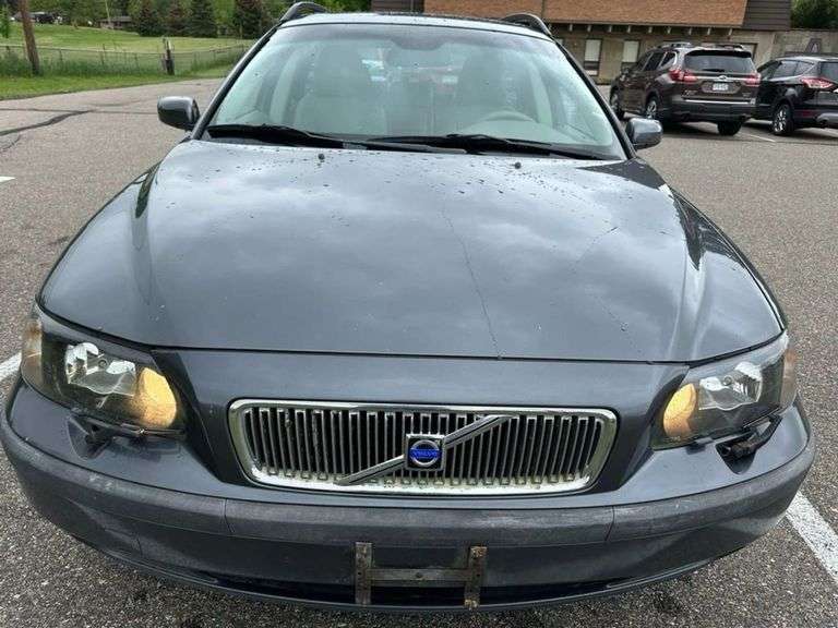 Clean Title - 2004 VOLVO  V70