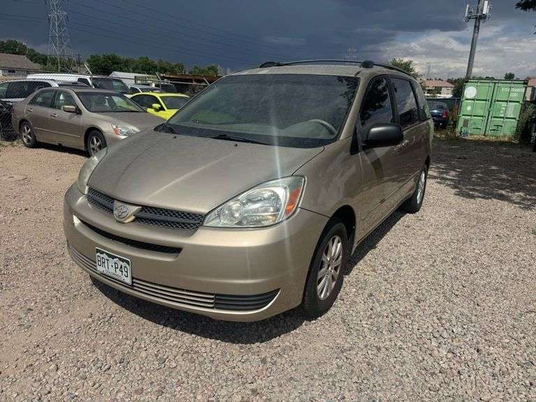 2004 TOYOTA  SIENNA