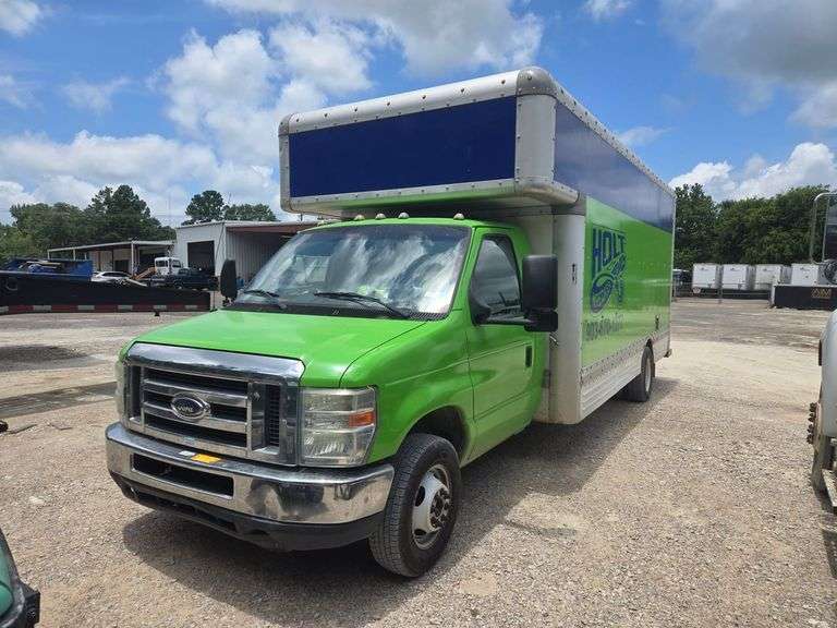 2013 FORD  E-450
