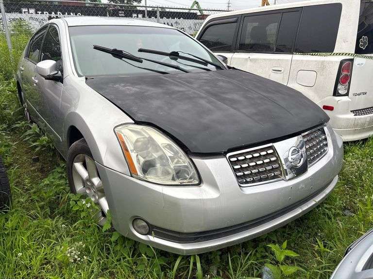 2004 NISSAN  MAXIMA