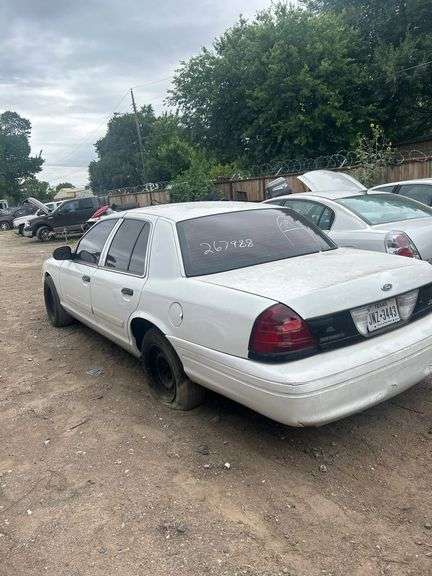 2010 FORD  CROWN VICTORIA