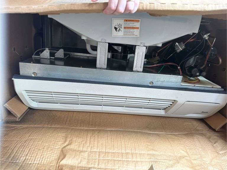 - HOTEL AC