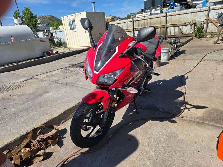 2017 HONDA  CBR300R