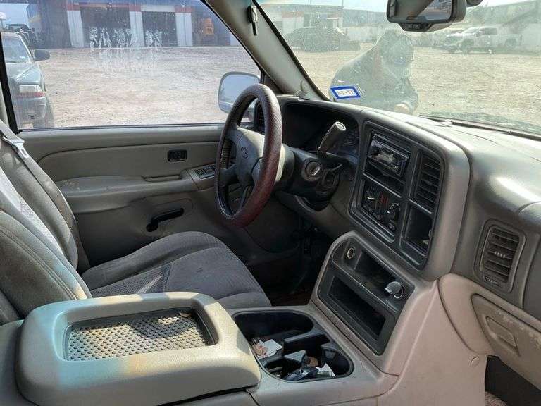 2004 CHEVROLET  SUBURBAN