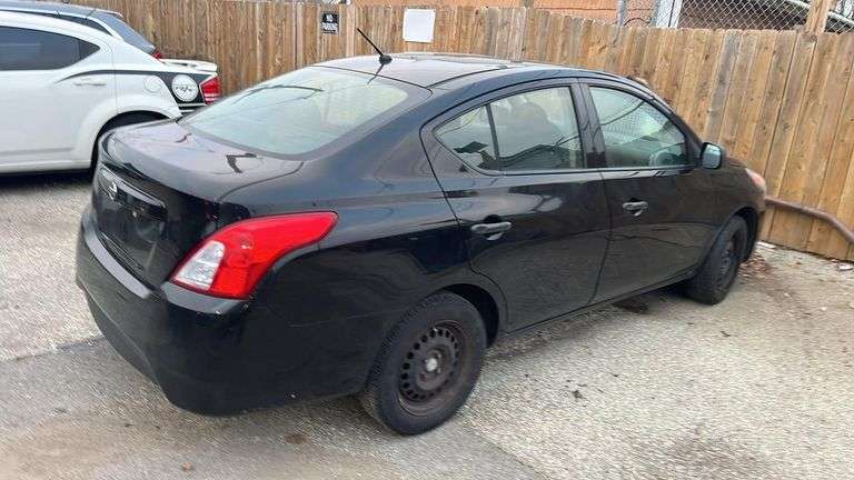 2015 NISSAN  VERSA