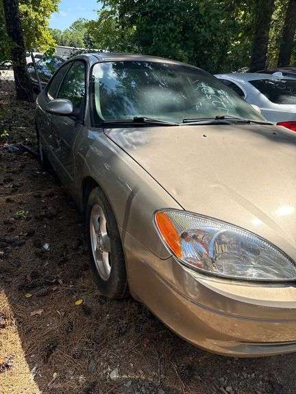 DERELICT PARTS ONLY -2002 FORD  TAURUS