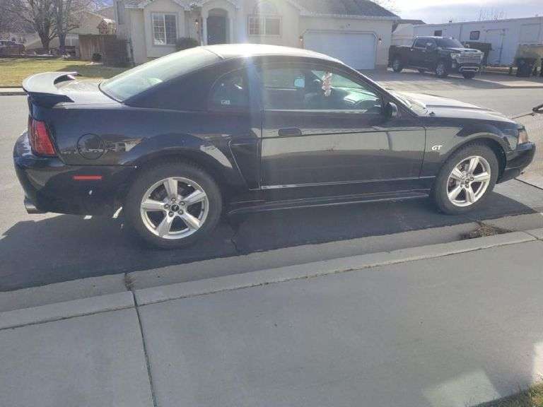 2001 FORD  MUSTANG