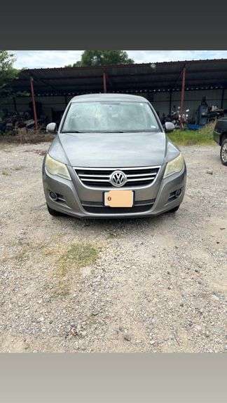 TITLE - 2010 VOLKSWAGEN  TIGUAN