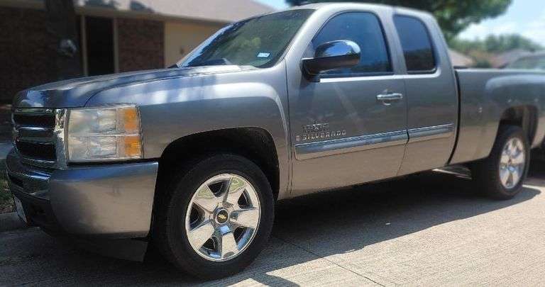Clean title - 2009 CHEVROLET  SILVERADO