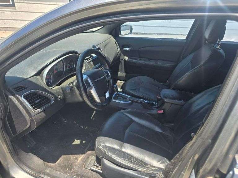 2011 CHRYSLER  200