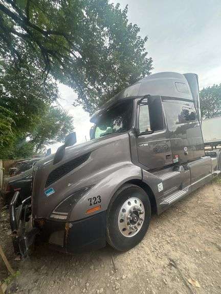 2020 VOLVO TRUCK  VNL