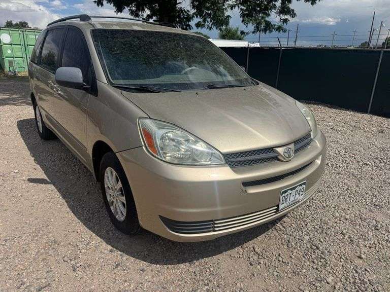 2004 TOYOTA  SIENNA