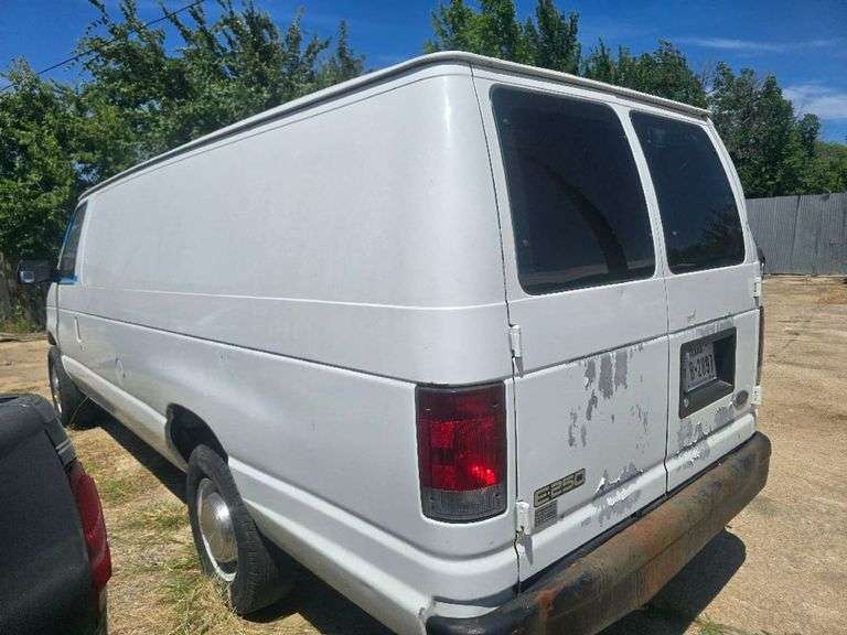 2002 FORD  E-250