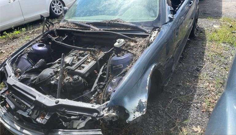 DERELICT-2002 BMW  325CI