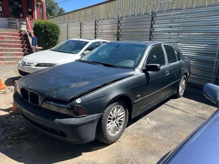 2002 BMW  530I