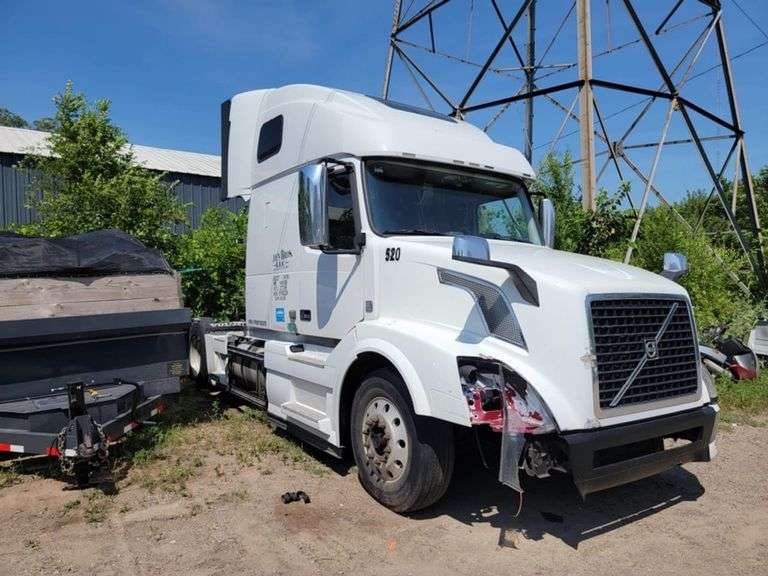 2015 VOLVO TRUCK  VNL