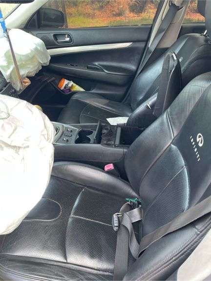 2011 INFINITI  G37