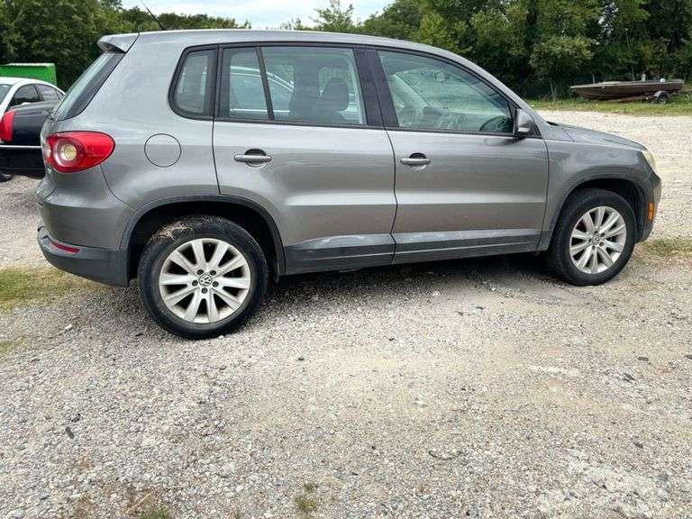 TITLE - 2010 VOLKSWAGEN  TIGUAN