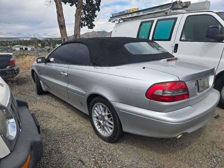 2002 VOLVO  C70