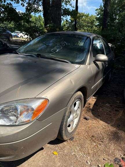 DERELICT PARTS ONLY -2002 FORD  TAURUS