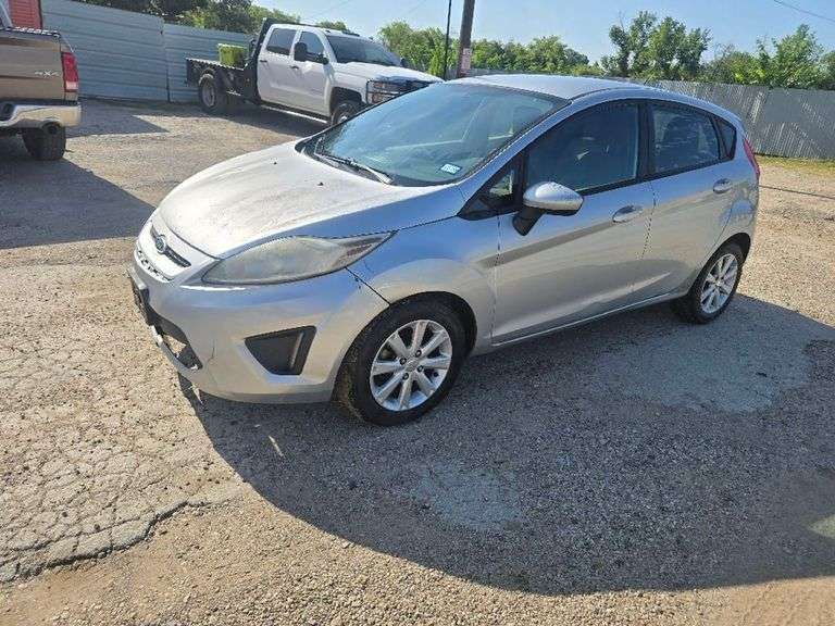 2011 FORD  FIESTA