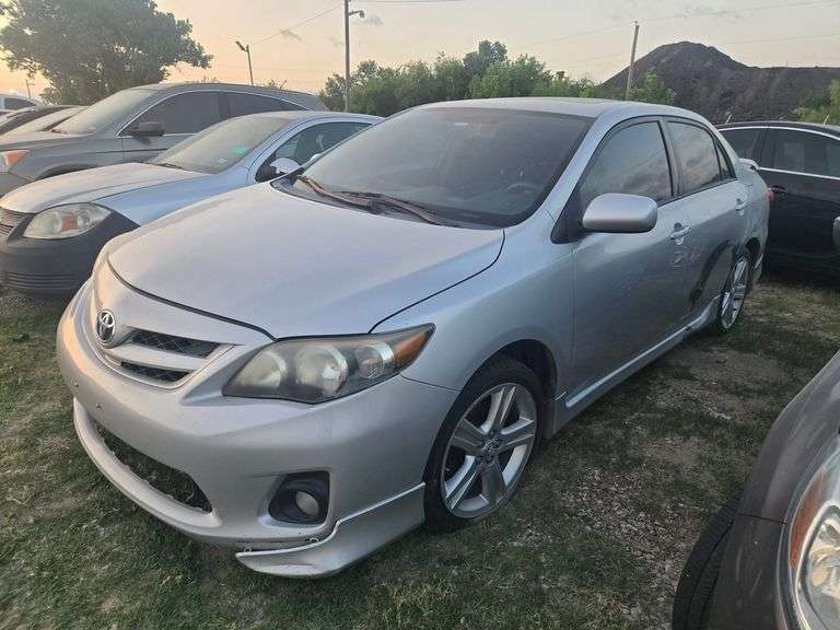 2013 TOYOTA  COROLLA