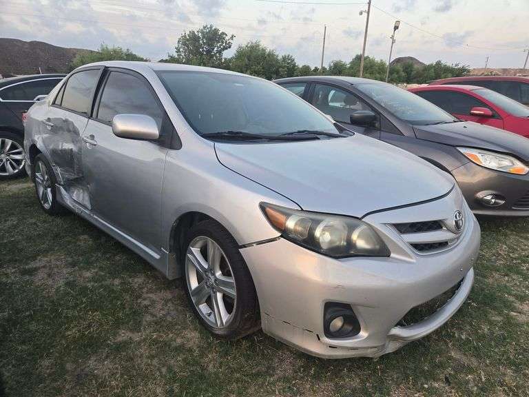 2013 TOYOTA  COROLLA