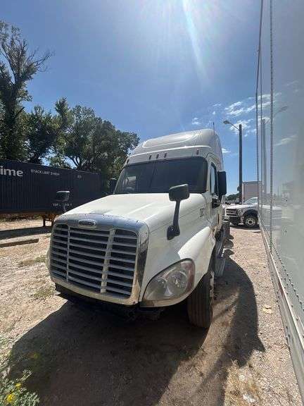 2016 FREIGHTLINER  CASCADIA